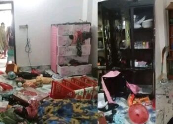 আড়াইহাজারে জামাত কর্মীর বাড়িতে হামলার অভিযোগ বিএনপি নেতা-কর্মীদের বিরুদ্ধে, আহত ৬