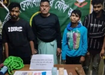 নারায়ণগঞ্জে যৌথ অভিযানে চার মাদক কারবারি গ্রেপ্তার, মূল সন্ত্রাসী পালিয়ে গেছে