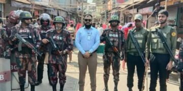 সড়ক দখল করে মঞ্চ নির্মাণ, আড়াইহাজারে বিএনপি প্রার্থীর প্রচারণা মঞ্চ উচ্ছেদ