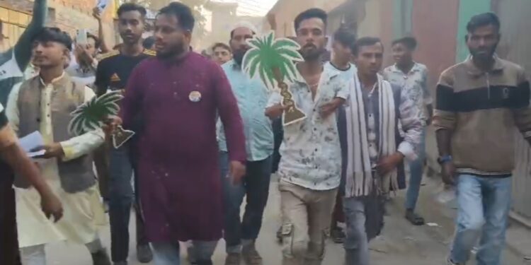 এনায়েতনগরে খেজুর গাছের পক্ষে মিজান-রাজু বন্ধু মহলের শোডাউন