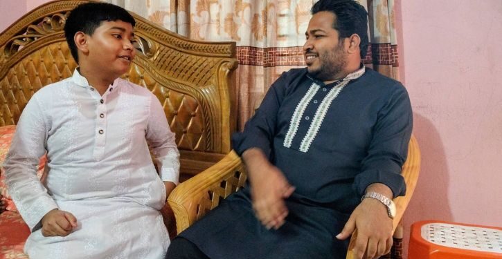 শিশুর বিশ্বাসের মর্যাদা রাখলেন নারায়ণগঞ্জ-৪ এর নবনির্বাচিত এমপি