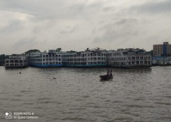 নারায়ণগঞ্জের লঞ্চ টার্মিনালে ভ্রাম্যমাণ আদালত: অনিয়মে ৪ লঞ্চকে জরিমানা