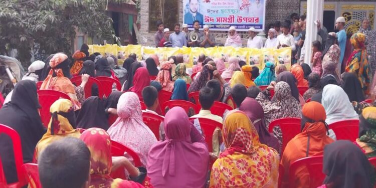 প্রতি বছরের ন্যায় মুছাপুরে ৪ গ্রামবাসীর মাঝে মেম্বার প্রার্থী রবিউল আউয়ালের ঈদ উপহার সামগ্রী বিতরণ