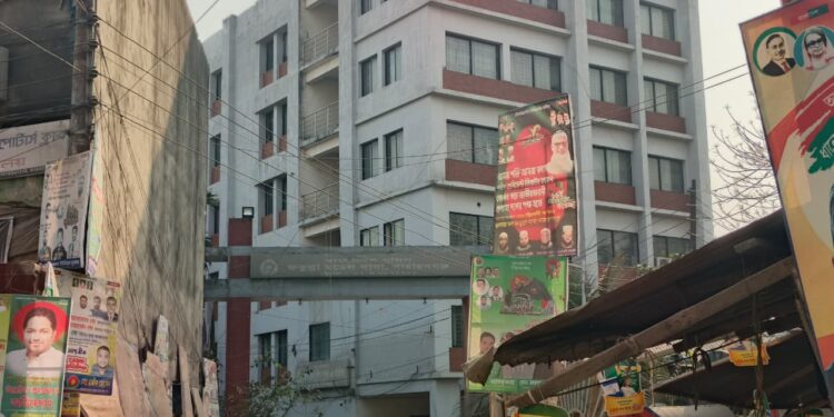 ফতুল্লায় সাংবাদিকের গায়ে হাত! ফতুল্লা থানার এসআই আজিজের