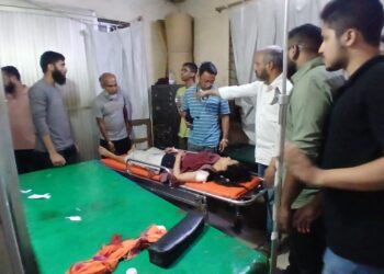 ‎ফতুল্লার জামতলায় স্ত্রীকে কুপিয়ে জখম 