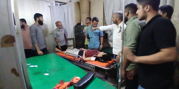 ‎ফতুল্লার জামতলায় স্ত্রীকে কুপিয়ে জখম 