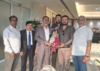 নাসিক প্রশাসক এড. সাখাওয়াত হোসেন খানের সাথে মহানগর বিএনপি নেতা এস. আলম রাজীব-এর শুভেচ্ছা বিনিময়