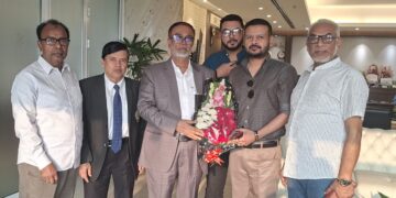 নাসিক প্রশাসক এড. সাখাওয়াত হোসেন খানের সাথে মহানগর বিএনপি নেতা এস. আলম রাজীব-এর শুভেচ্ছা বিনিময়