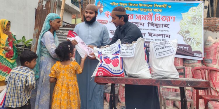 কুতুবপুরে ছাত্র আন্দোলনের উদ্যোগে অর্ধশত পরিবারে  ঈদ সামগ্রী বিতরণ করেন ছাএনেতা রবিউল ইসলাম