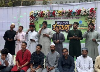 তোলারাম কলেজের ছাত্রদের সম্মানে ছাত্রশিবিরের উদ্যোগে মাদুর পেতে গণইফতার