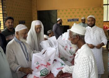 ৩৩০ পরিবারের মাঝে ঈদ সামগ্রী দিয়ে হাসি ফুটালেন আলীরটেক জামায়াত ইসলামী