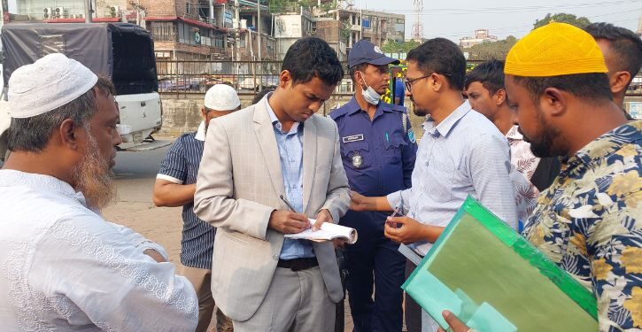 রমজানে যানজট কমাতে সোনারগাঁয়ে উচ্ছেদ অভিযান ও জরিমানা