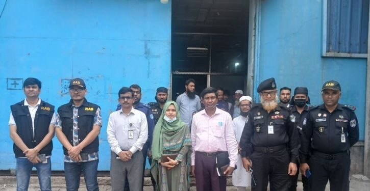 ফতুল্লায় অস্বাস্থ্যকর কারখানায় অভিযান, ‘আমিন স্কয়ার বিডি’কে ১ লাখ টাকা জরিমানা