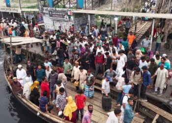 ঈদ সামনে রেখে বন্দর খেয়াঘাটে অতিরিক্ত  ভাড়া ও হ’য়রানি বন্ধের দাবি