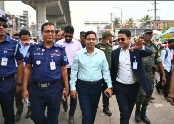 ঈদে ভোগান্তি কমাতে মাঠে ডিসি-এসপি, কড়া নজর অতিরিক্ত ভাড়ায়