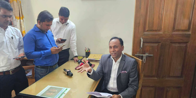 সিদ্ধিরগঞ্জ ভূমি অফিসে অনিয়ম: প্রতিমন্ত্রীর ঝটিকা সফরে বদলি ৩ জন